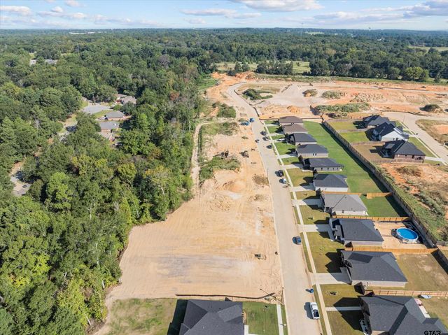 17430 Crossing Circle, Lindale, TX 75771