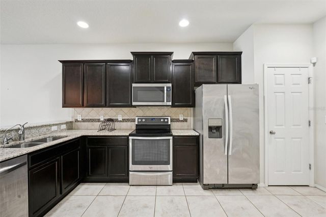 4935 WHITE SANDERLING COURT, Tampa, FL 33619