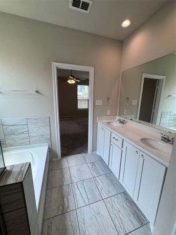 1633 Briar Hunt Drive, Forney, TX 75126
