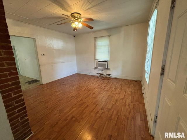 314 E HESTER Street, Carbondale, IL 62901