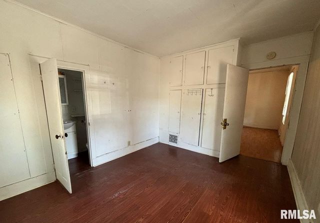 314 E HESTER Street, Carbondale, IL 62901