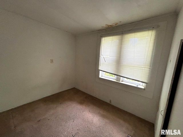 314 E HESTER Street, Carbondale, IL 62901