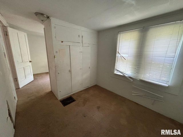 314 E HESTER Street, Carbondale, IL 62901