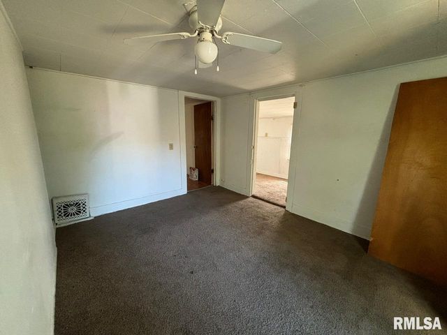 314 E HESTER Street, Carbondale, IL 62901