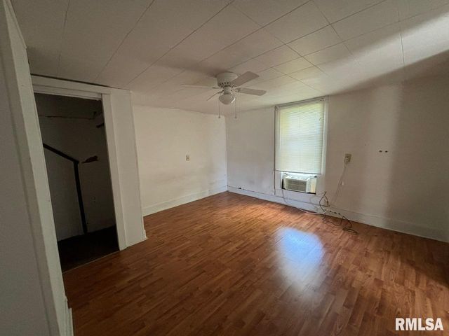 314 E HESTER Street, Carbondale, IL 62901