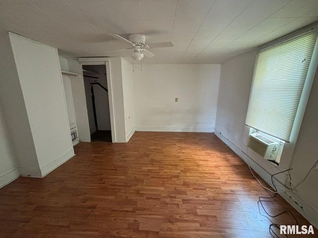 314 E HESTER Street, Carbondale, IL 62901