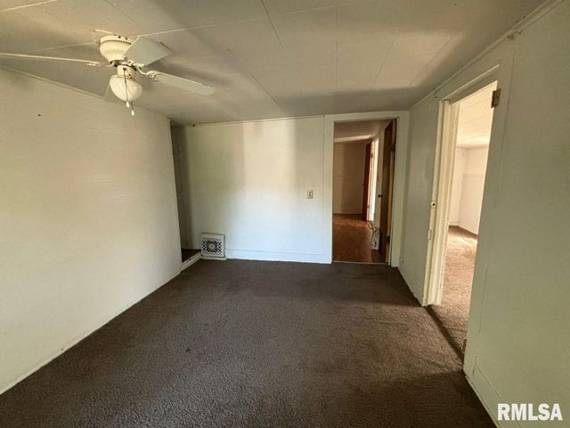 314 E HESTER Street, Carbondale, IL 62901