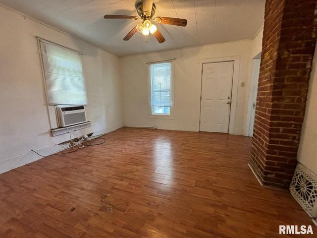 314 E HESTER Street, Carbondale, IL 62901