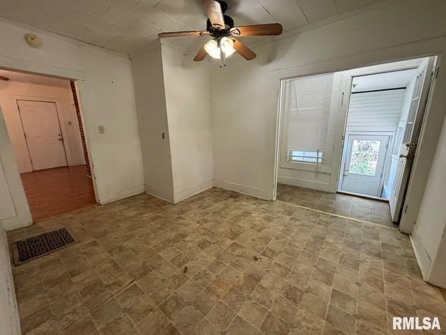 314 E HESTER Street, Carbondale, IL 62901