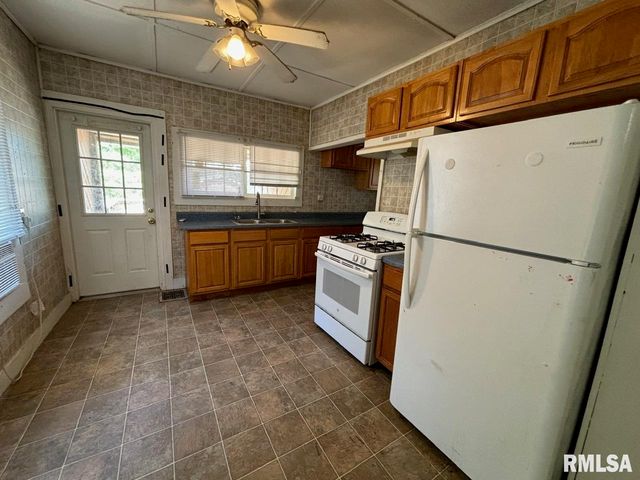 314 E HESTER Street, Carbondale, IL 62901