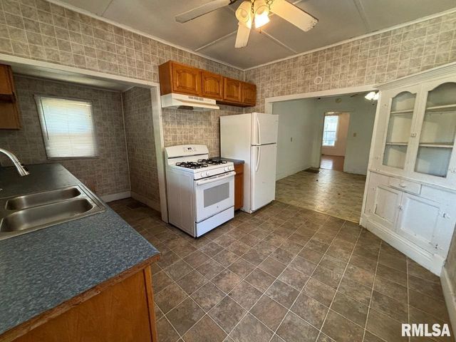 314 E HESTER Street, Carbondale, IL 62901