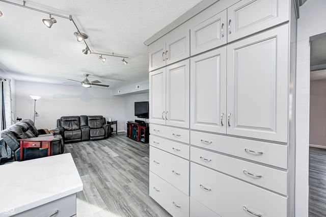 555 Hyannis Drive, Avon, IN 46123