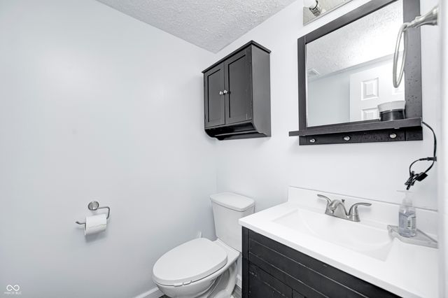 555 Hyannis Drive, Avon, IN 46123