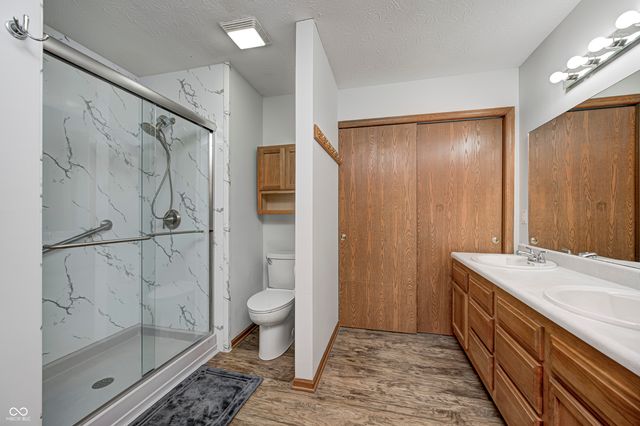 555 Hyannis Drive, Avon, IN 46123