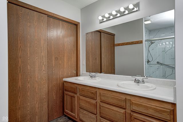 555 Hyannis Drive, Avon, IN 46123