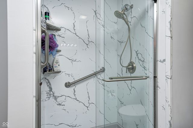 555 Hyannis Drive, Avon, IN 46123