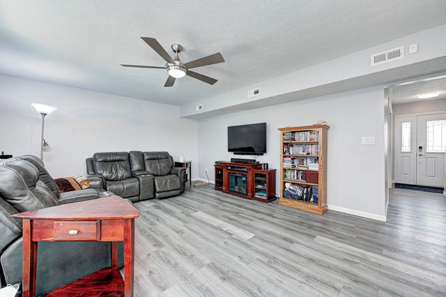 555 Hyannis Drive, Avon, IN 46123