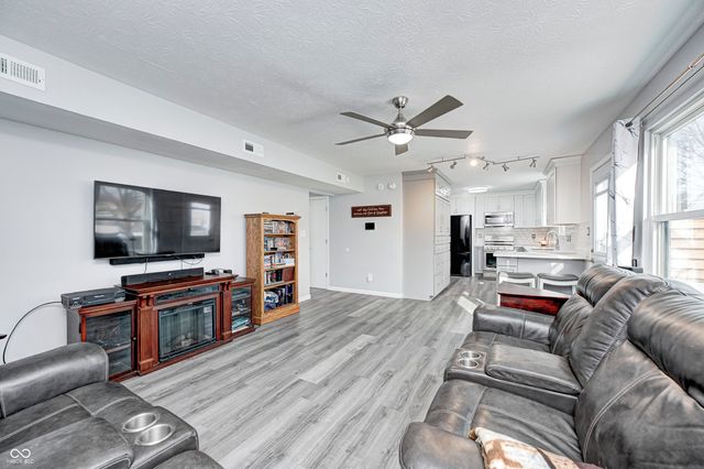 555 Hyannis Drive, Avon, IN 46123