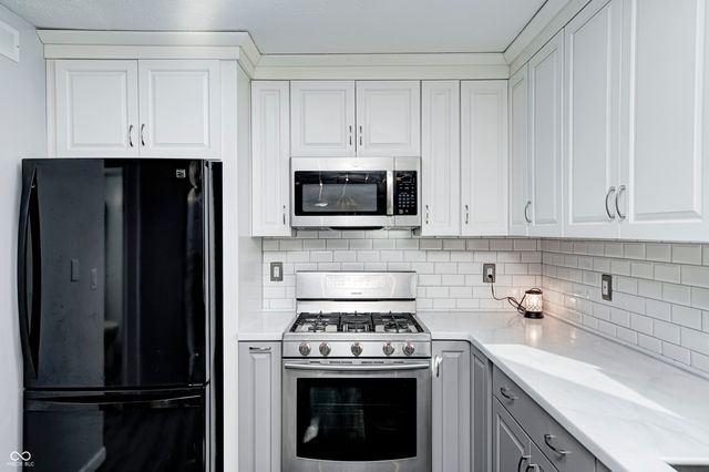 555 Hyannis Drive, Avon, IN 46123