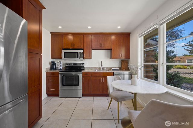 7904 39th Avenue SW, Seattle, WA 98136