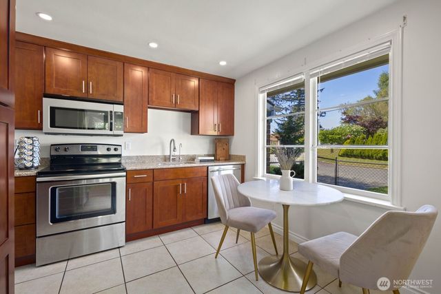7904 39th Avenue SW, Seattle, WA 98136