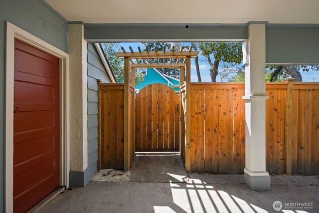 7904 39th Avenue SW, Seattle, WA 98136