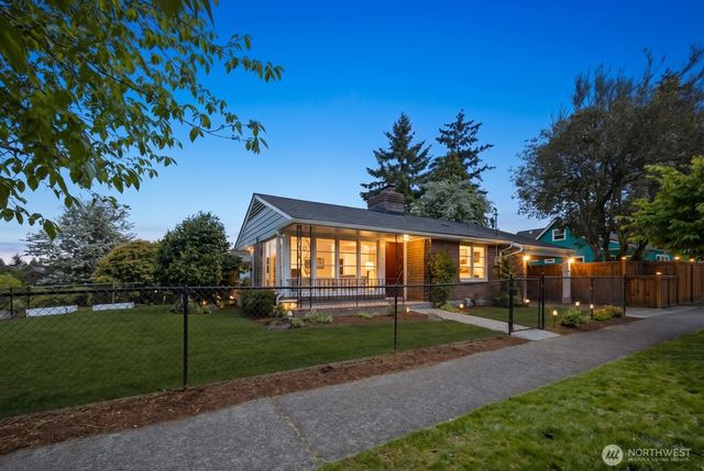 7904 39th Avenue SW, Seattle, WA 98136