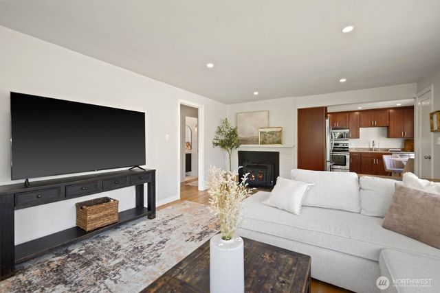 7904 39th Avenue SW, Seattle, WA 98136