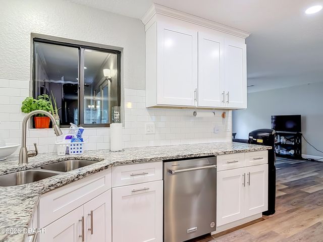 670 Glen Circle, New Smyrna Beach, FL 32168