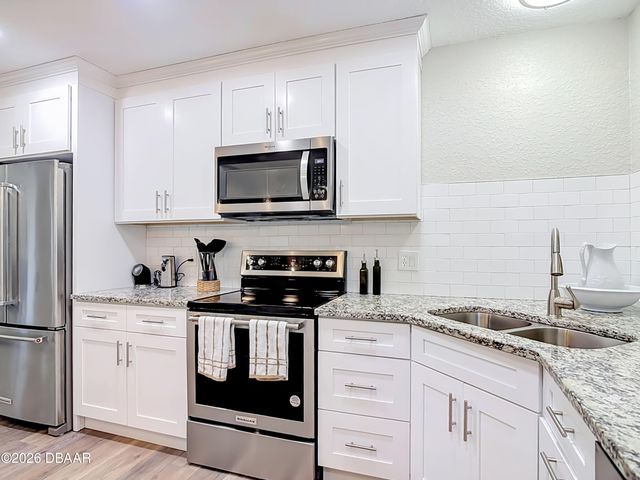 670 Glen Circle, New Smyrna Beach, FL 32168