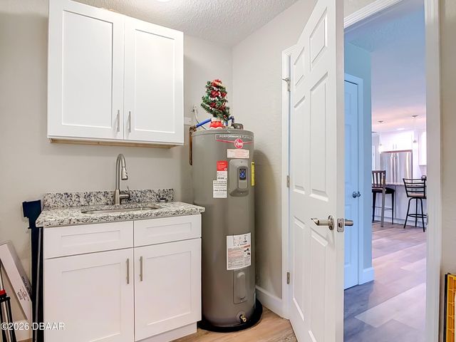 670 Glen Circle, New Smyrna Beach, FL 32168