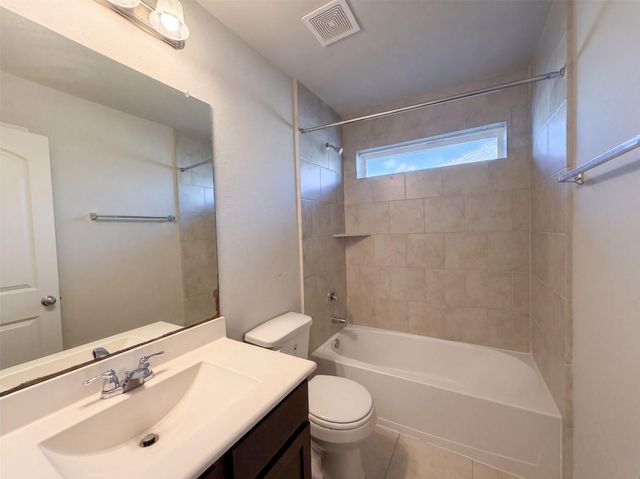 222 Ashley Way, Alvin, TX 77511
