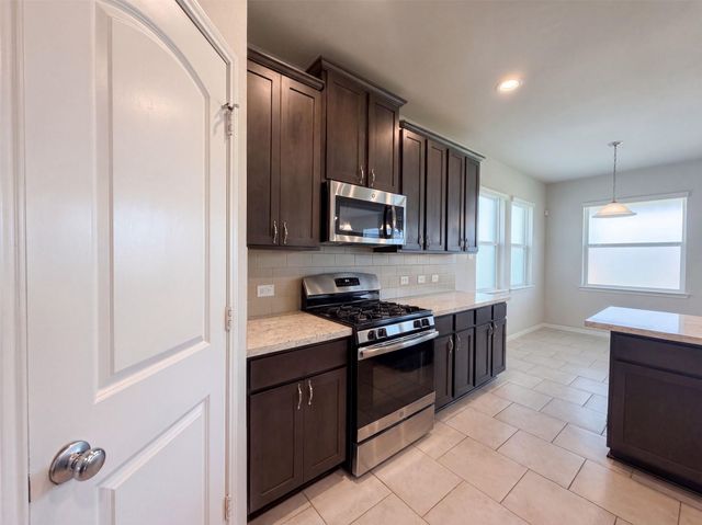 222 Ashley Way, Alvin, TX 77511