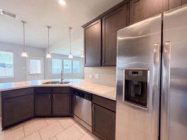 222 Ashley Way, Alvin, TX 77511