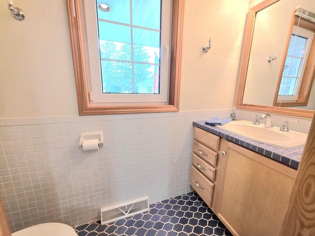 707 Giddings AVENUE, Sheboygan Falls, WI 53085