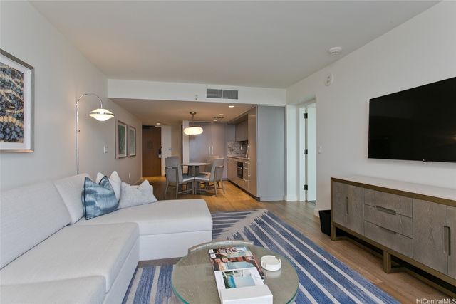 383 Kalaimoku Street 1915, Honolulu, HI 96815