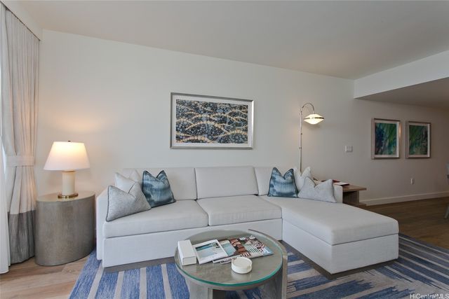 383 Kalaimoku Street 1915, Honolulu, HI 96815