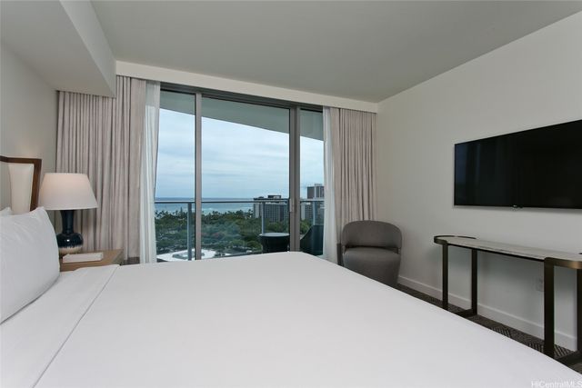 383 Kalaimoku Street 1915, Honolulu, HI 96815