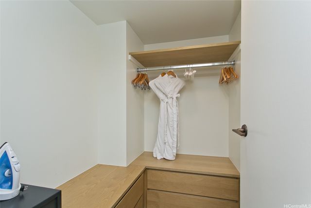 383 Kalaimoku Street 1915, Honolulu, HI 96815