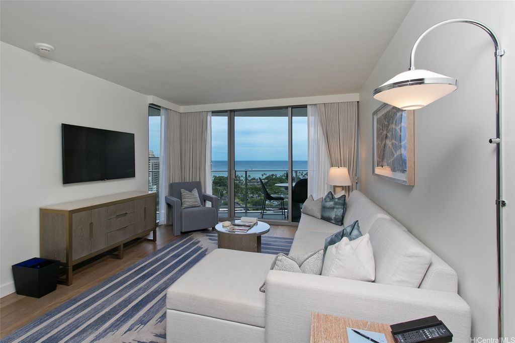 383 Kalaimoku Street 1915, Honolulu, HI 96815