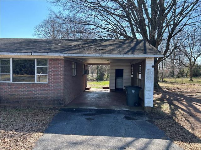 918 Emmanuel Church Road, Conover, NC 28613