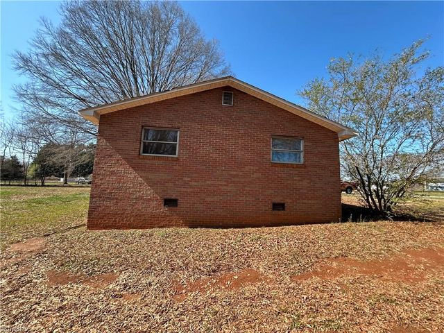 918 Emmanuel Church Road, Conover, NC 28613