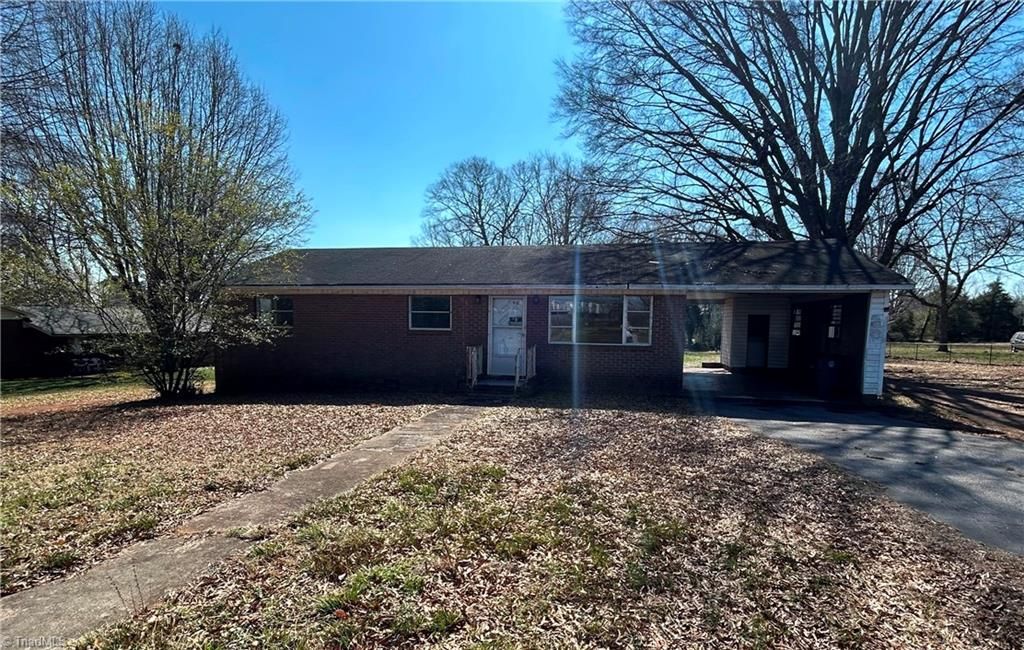 918 Emmanuel Church Road, Conover, NC 28613