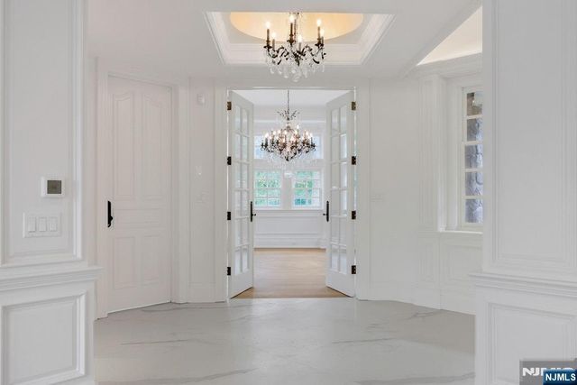 67 Robin Lane, Alpine, NJ 07620