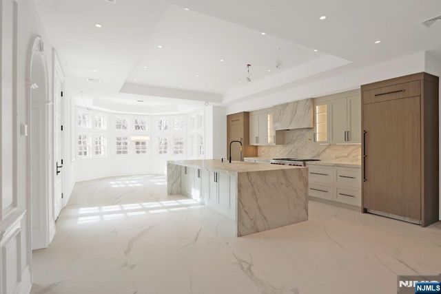 67 Robin Lane, Alpine, NJ 07620