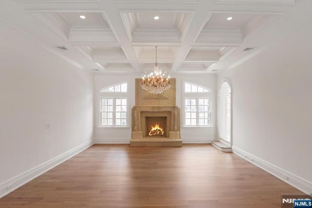 67 Robin Lane, Alpine, NJ 07620
