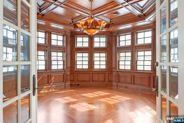 67 Robin Lane, Alpine, NJ 07620