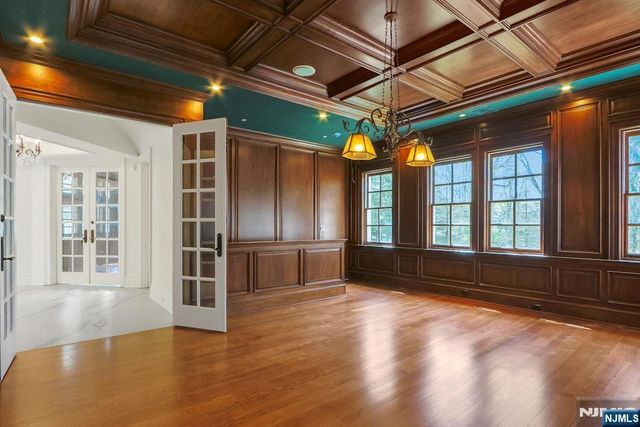 67 Robin Lane, Alpine, NJ 07620