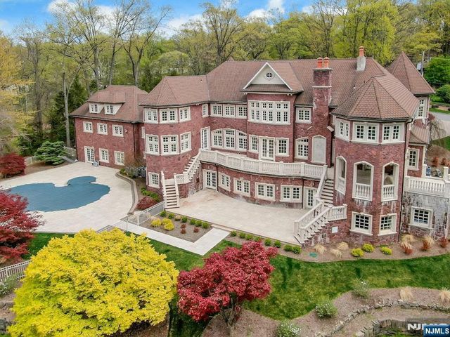 67 Robin Lane, Alpine, NJ 07620