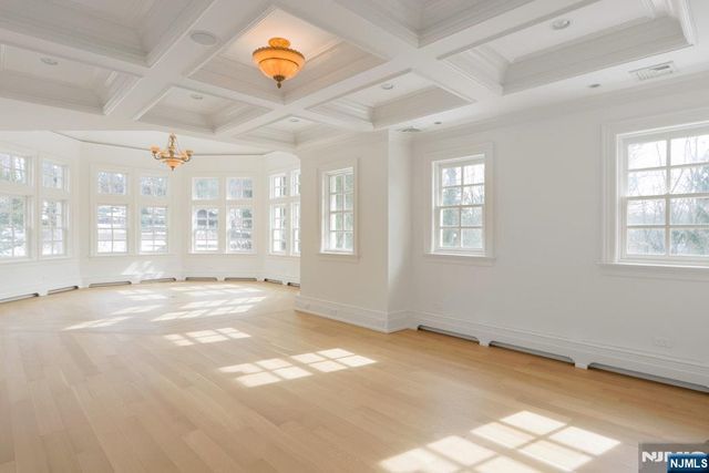 67 Robin Lane, Alpine, NJ 07620